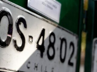 Chile implementa grabado obligatorio de patentes en vehículos desde mayo para combatir robos