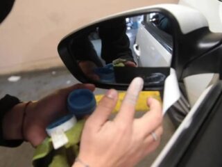 Chile exige grabado de patentes en vidrios y espejos de vehículos desde mayo 2025 para aumentar seguridad