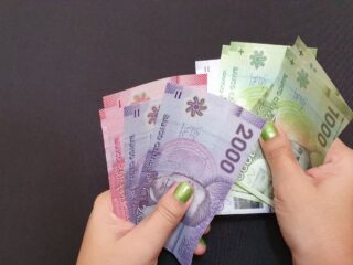 Beneficios Estatales en Abril: Pagos de PGU, BTM y Devolución de Impuestos Programados para Apoyar a Familias y Trabajadores Vulnerables