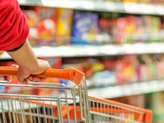 Horarios y Apertura de Comercios en Semana Santa 2025 en Chile: Todo lo que Debes Saber