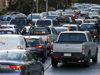 Santiago Implementará Restricción Vehicular entre Mayo y Agosto de 2025 para Combatir la Contaminación