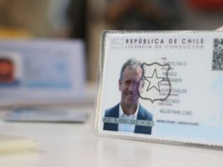 Chile impulsa la seguridad vial con la nueva licencia de conducir digital ya disponible en Tarapacá, Aysén y otras regiones