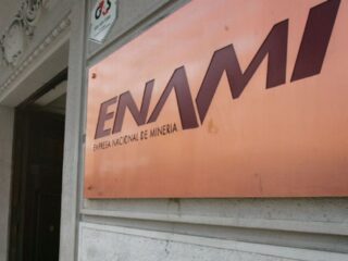 Enami reporta ganancias de $30,4 millones en el primer trimestre de 2025, destacando mejoras operativas y financieras