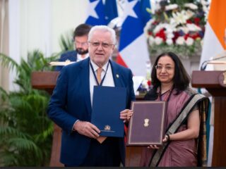 Máximo Pacheco se reunió con el presidente del Grupo Adani en India y visitó instalaciones de nueva fundición
