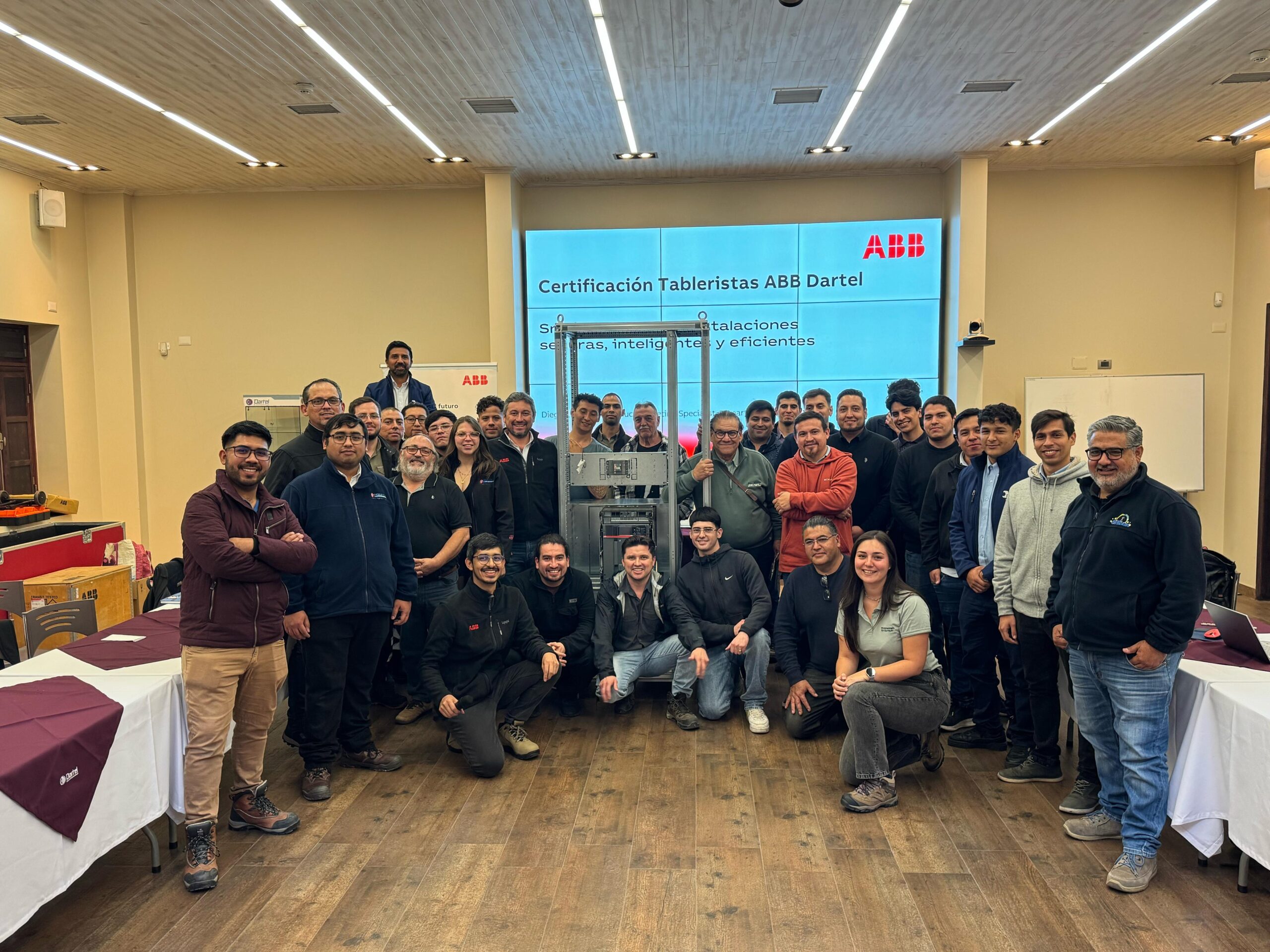 ABB en Chile y Dartel capacitan a clientes en soluciones de baja tensión