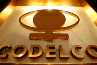 Codelco despide a 37 trabajadores por licencias médicas fraudulentas sin indemnización.