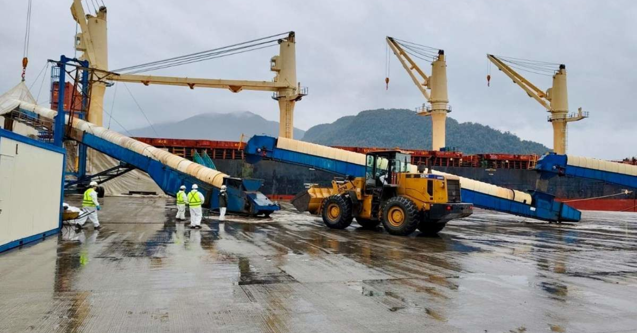 Minera Pacífico del Sur envía concentrado de zinc a China para mercado vital.