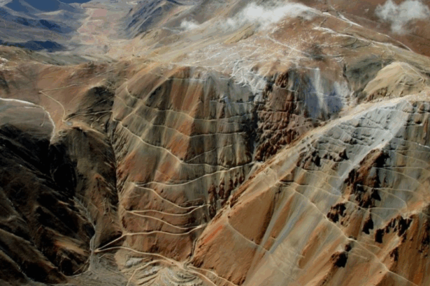 Multa de Dirección General de Aguas a Barrick por extracción excesiva de agua en Huasco.