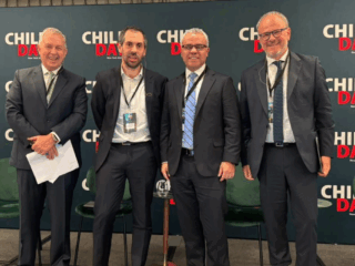 Líderes de Chile promueven modernización de permisos para atraer inversiones.