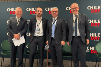 Líderes de Chile promueven modernización de permisos para atraer inversiones.