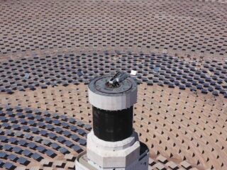 Planta termosolar pionera en Latinoamérica sigue fuera de operación por falla estructural en su sistema de almacenamiento