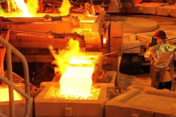 Precios de productor industrial caen 0,9% en abril: cobre lidera descenso, según el INE