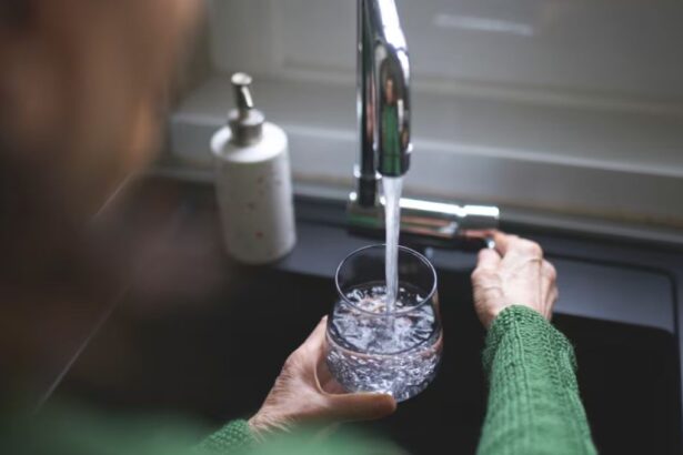 Hogares vulnerables podrán acceder a subsidio que cubre el 100% de la cuenta del agua por tres años