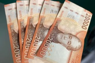 Madres pensionadas pueden recibir hasta $165.000 por cada hijo: Así postulas al Bono por Hijo