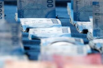 Adultos mayores podrán recibir bono de $98.000 mensuales de por vida: Revisa si puedes solicitarlo