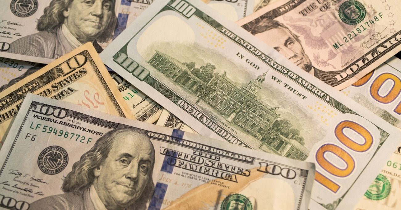 Dólar cae en Chile impulsado por alza del cobre y debilidad global de la divisa