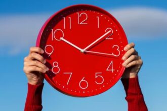 Cambio de hora en Chile 2025: confirman nueva fecha para adelantar los relojes