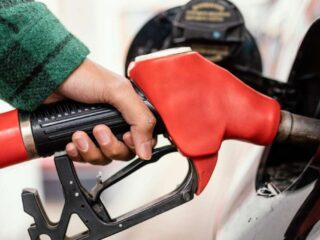 Bencinas tendrían fuerte baja esta semana: revisa cuánto caerían los precios desde el 15 de mayo