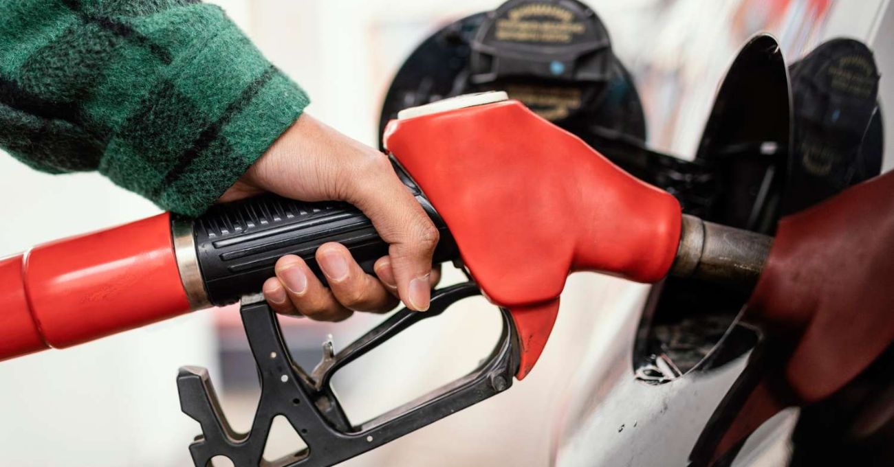 Bencinas tendrían fuerte baja esta semana: revisa cuánto caerían los precios desde el 15 de mayo