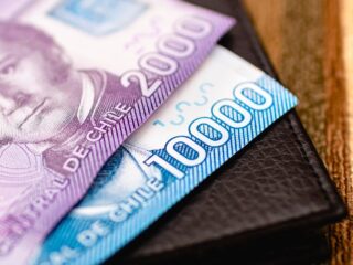 Adultos mayores pueden recibir $98.000 mensuales adicionales cumpliendo seis requisitos: revisa quiénes acceden al Bono Post Laboral