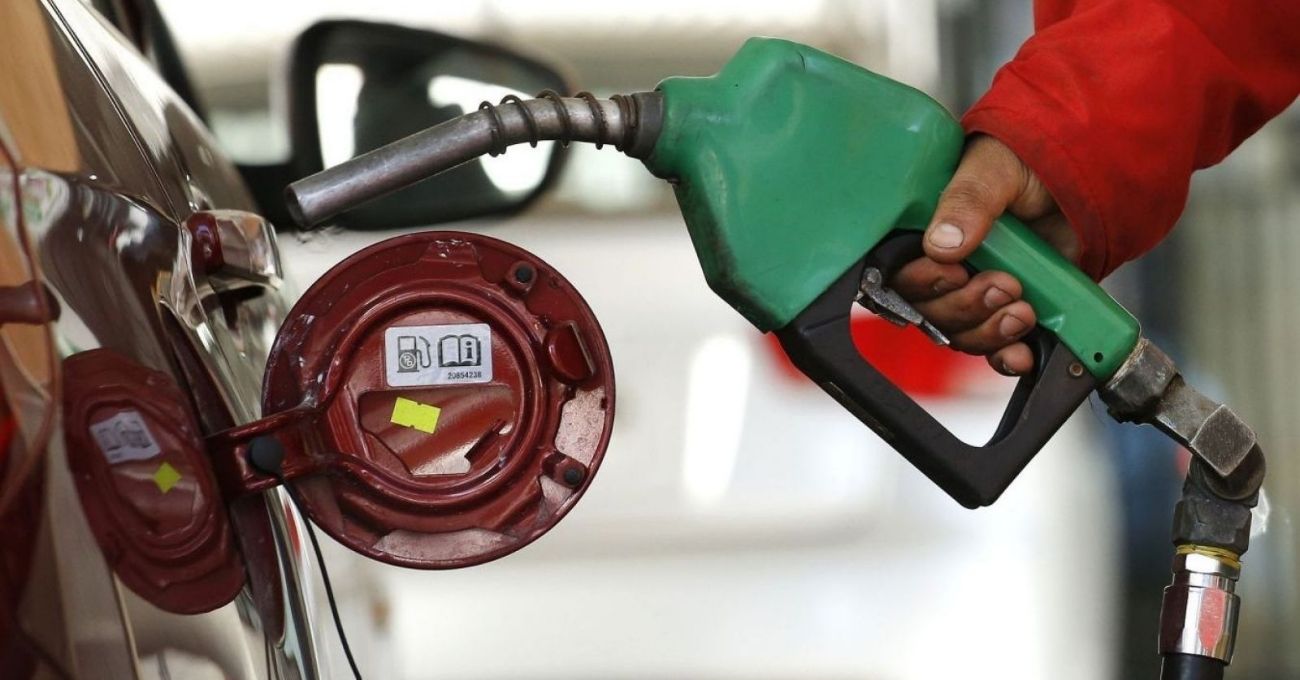 Bajan las bencinas y fuerte descenso en la parafina: Revisa cuánto caerán los precios de los combustibles este jueves 15 de mayo