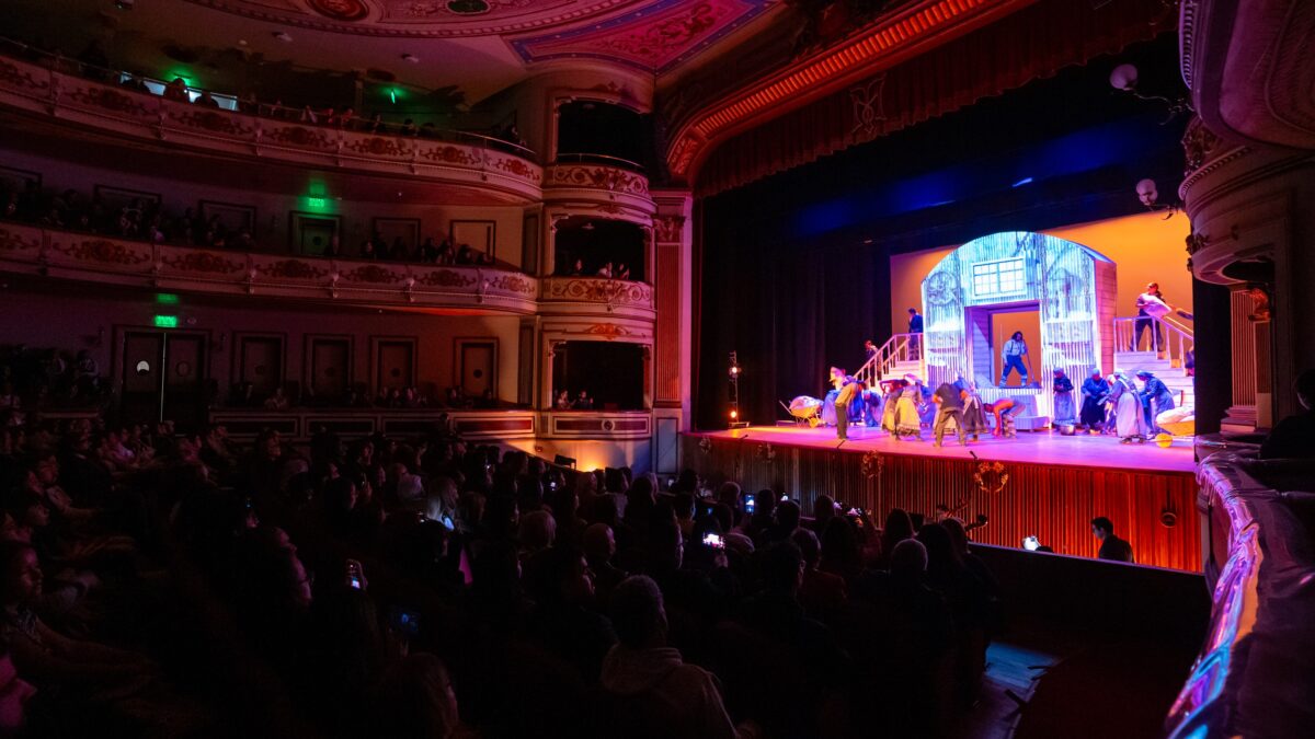 Más de mil 300 personas ya han disfrutado de ópera iquiqueña “Lágrimas de Sal” en Teatro Municipal Más de mil 300 personas ya han disfrutado de ópera iquiqueña “Lágrimas de Sal” en Teatro Municipal