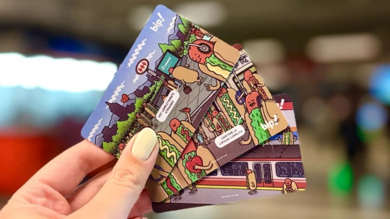 Metro de Santiago lanza tarjetas Bip! edición limitada con diseño de completo chileno para celebrar su 50 aniversario