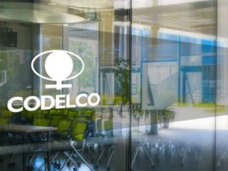 Codelco asegura financiamiento de $500 millones con SACE y Banco Santander para impulsar sostenibilidad en la minería