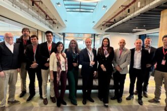 Chile busca fortalecer su sistema eléctrico: Claves de la reunión entre el Coordinador Eléctrico y la Asociación de Clientes tras el apagón