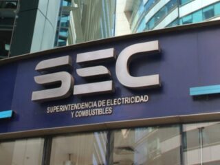 SEC impone multas millonarias a empresas eléctricas por fallos en servicio: CGE lidera con sanciones que superan los $1.372 millones