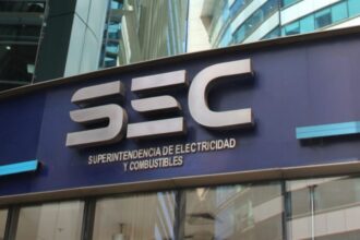 SEC impone multas millonarias a empresas eléctricas por fallos en servicio: CGE lidera con sanciones que superan los $1.372 millones