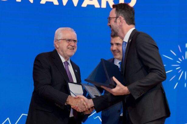 Máximo Pacheco galardonado por su liderazgo en la transformación energética de Chile durante el aniversario del World Energy Council