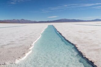 Mercado del Litio en 2025: Estabilidad y Desafíos Geopolíticos Impactan Precios Globales