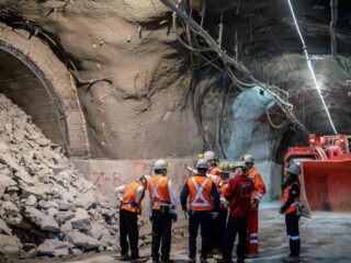 Chuquicamata Subterránea impulsa innovaciones en ventilación y robotización para combatir el polvo y mejorar la salud laboral