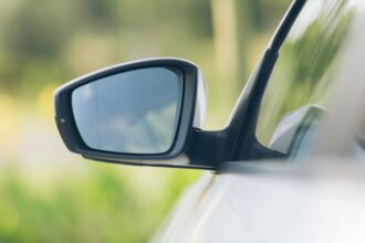 Nueva ley exige grabado de patentes en vehículos antes del 14 de mayo para prevenir robos y ventas ilegales