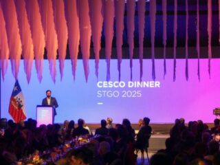 Presidente Boric Reafirma Compromiso con Apertura Económica en Cena Cesco 2023: Chile Enfrenta Guerra Arancelaria con Estrategia de Colaboración y Desarrollo Sostenible