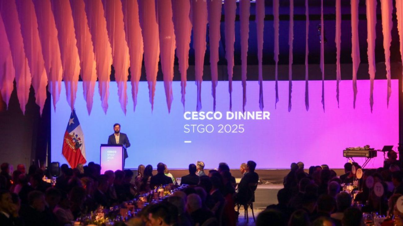 Presidente Boric Reafirma Compromiso con Apertura Económica en Cena Cesco 2023: Chile Enfrenta Guerra Arancelaria con Estrategia de Colaboración y Desarrollo Sostenible