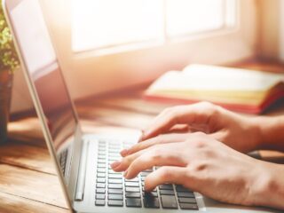 Guía Definitiva 2023: Cómo Crear un CV Efectivo en Chile con Estructura, Consejos y Recursos Clave