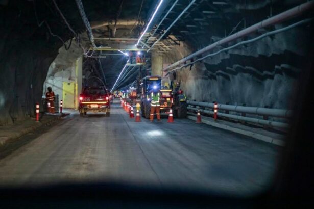 Chile intensifica esfuerzos contra la polución en Chuquicamata: Innovación y colaboración clave en la minería subterránea