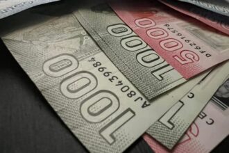Incremento del salario mínimo en Chile: Aprobación de alza en dos etapas para 2025 y 2026 enfrenta críticas por costos en pymes