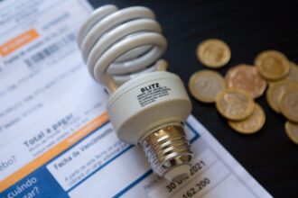 Aumento del 7,1% en Tarifas de Luz y Retraso sin Fecha en Convocatoria del Subsidio Eléctrico para 2025