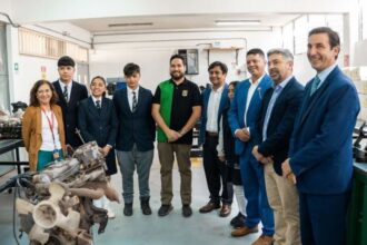 Gobernador Ricardo Díaz Impulsa Innovación en Educación Técnica con LomasLab en Antofagasta: Un Puente entre Jóvenes y la Industria Minera