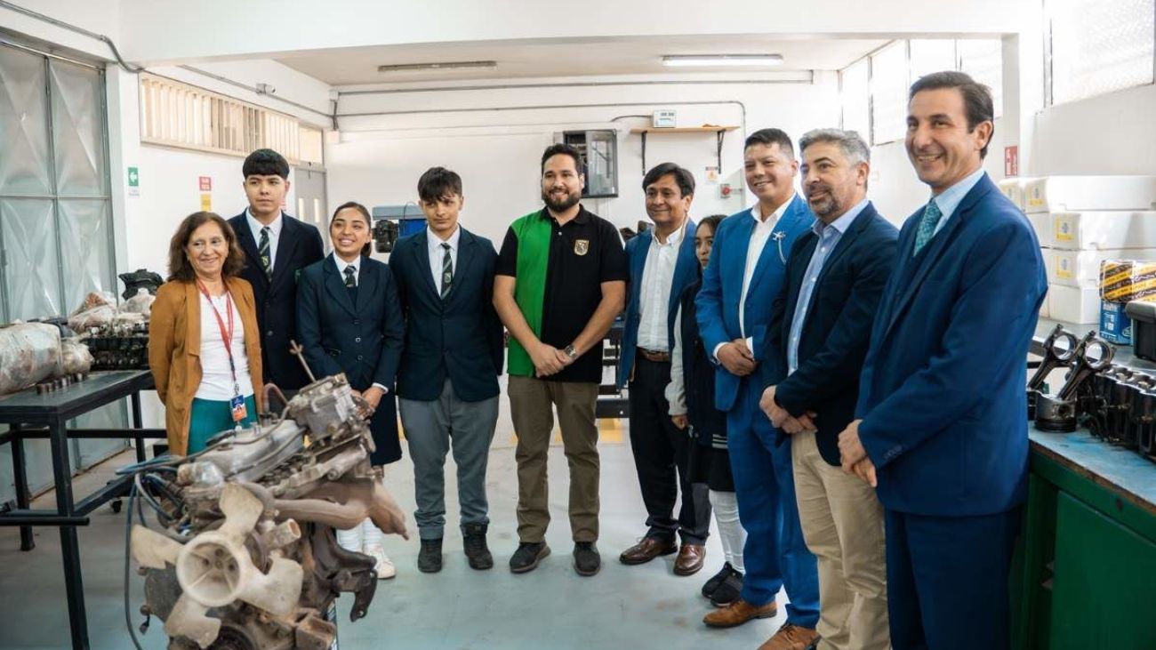 Gobernador Ricardo Díaz Impulsa Innovación en Educación Técnica con LomasLab en Antofagasta: Un Puente entre Jóvenes y la Industria Minera
