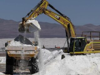 Chile insta a BYD y Tsingshan a definir futuro de proyectos de litio ante rumores de retiro y desmentidas oficiales
