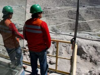 Chile enfrenta el desafío de formar técnicos para una minería digital: colaboración y educación clave para el empleo local