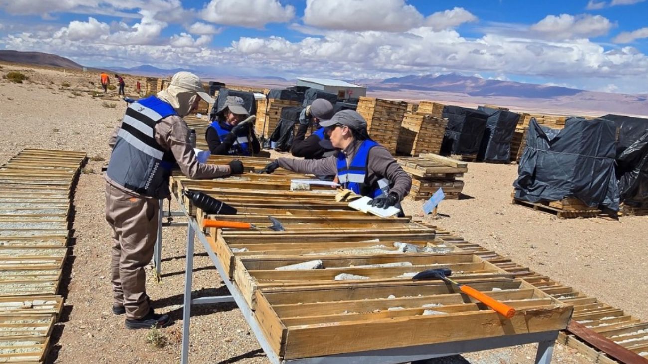 Argenta Silver completa exitosamente la Fase 1 de exploración 2025 en Quevar Sur, descubriendo claves geológicas y preparando el terreno para futuras perforaciones