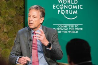 Renuncia del CEO de Rio Tinto Jakob Stausholm sorprende al mercado en plena expansión de metales clave y alianza con Codelco en litio