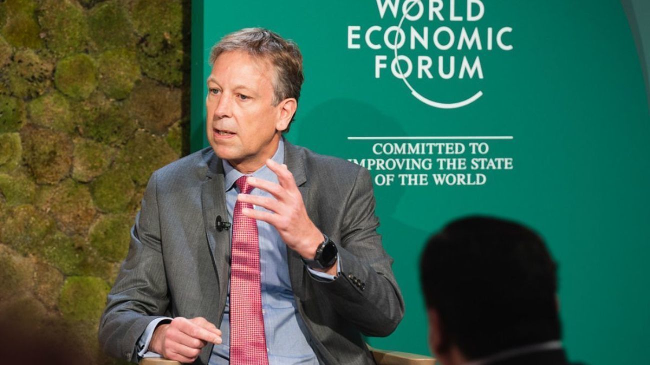Renuncia del CEO de Rio Tinto Jakob Stausholm sorprende al mercado en plena expansión de metales clave y alianza con Codelco en litio