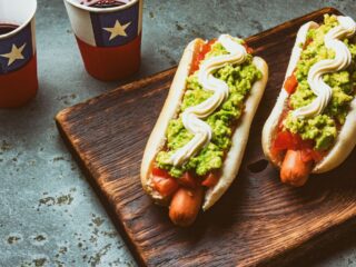 Día del Completo 2023: Descubre las Mejores Ofertas en Hot Dogs este 24 de Mayo en Chile
