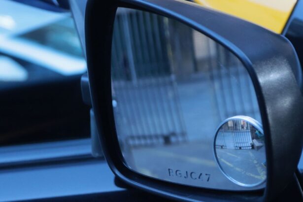 Nueva ley en Chile exige grabar patentes en vidrios y espejos de vehículos desde mayo 2025: Detalles y multas